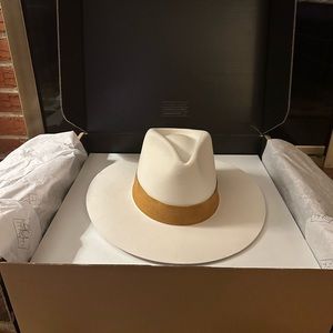 Janessa Leone Dayna 100% wool off-white hat…NWT…original box in perfect shape.